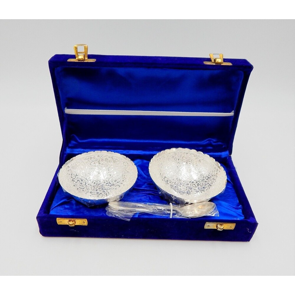 Silver Small Condiment Relish Bowls And Spoons Two of Each Velvet Box Unbranded